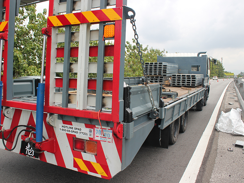 Thrie beam guardrail